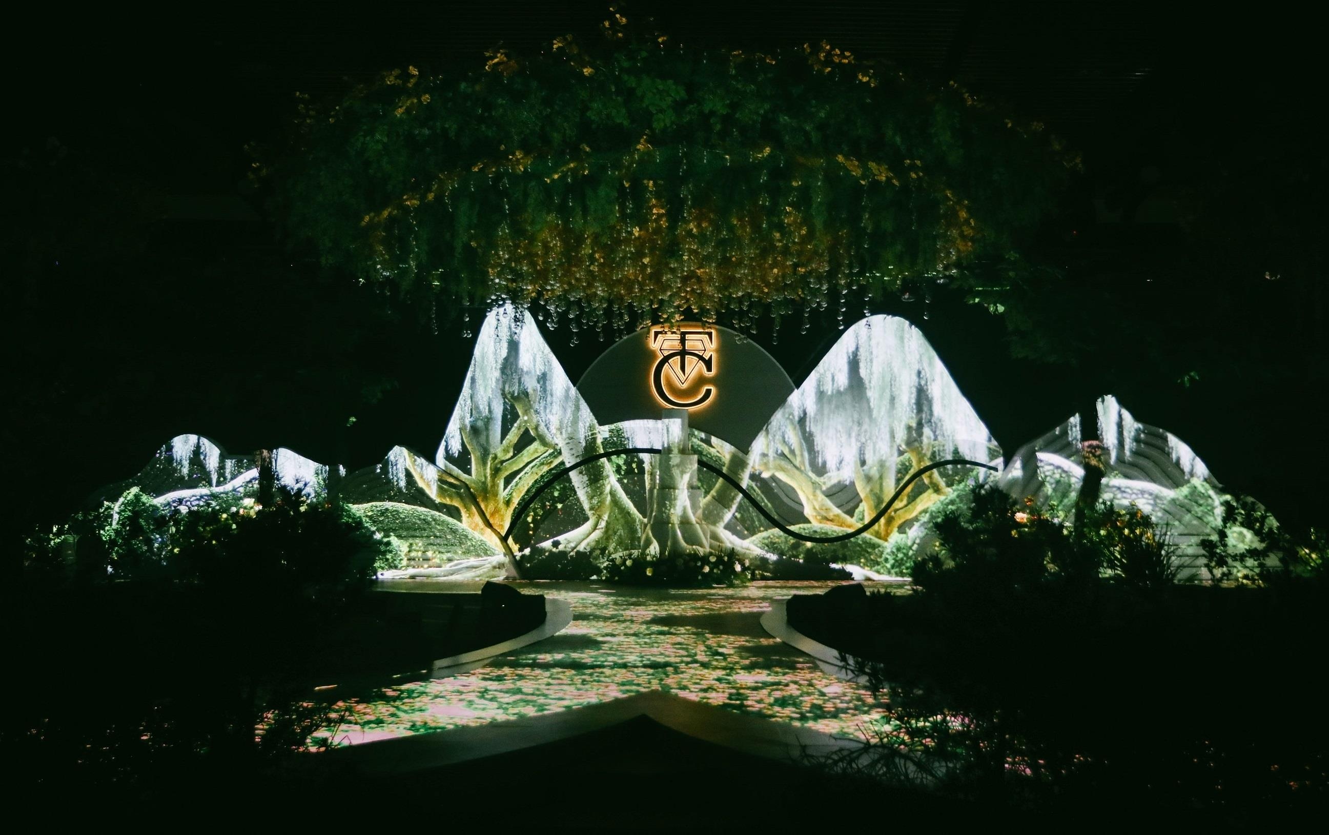 Video - Cong nghe trinh chieu hien dai tai dam cuoi Cuong Do La hinh anh