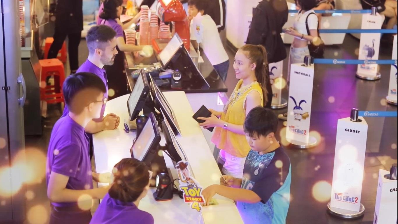 Video - Di xem phim gap 'soai Tay' ban ve, ban se lam gi? hinh anh