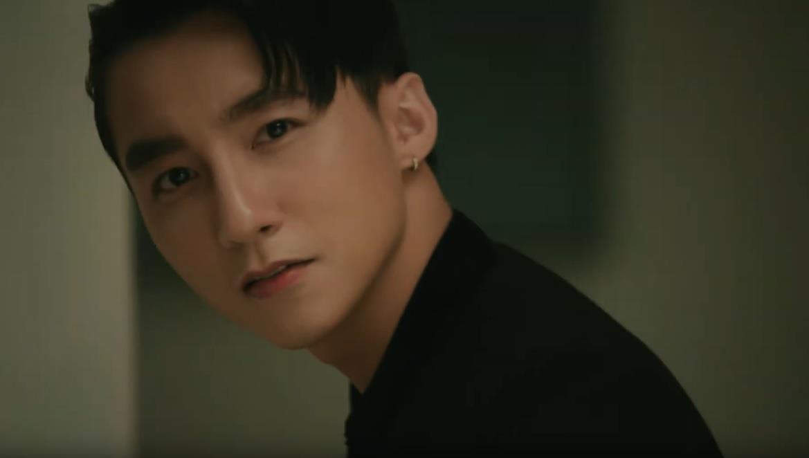 Video - Dien vest den lich lam, Son Tung don tim fan trong clip moi hinh anh