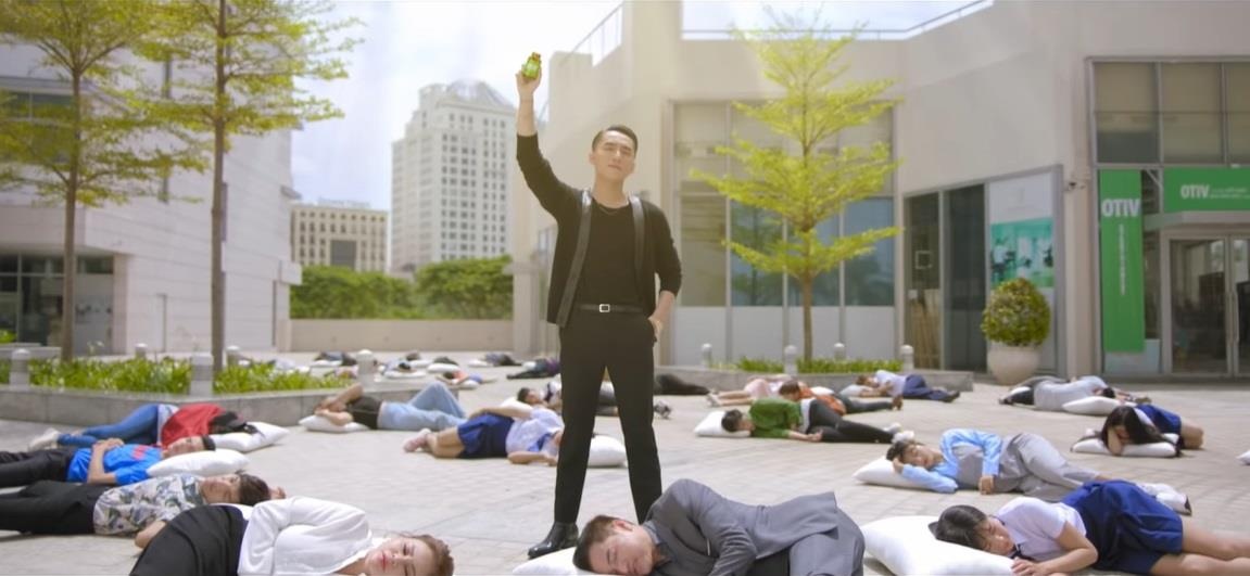 Video Son Tung canh bao ve 'dai dich' mat ngu, dau dau trong clip moi hinh anh