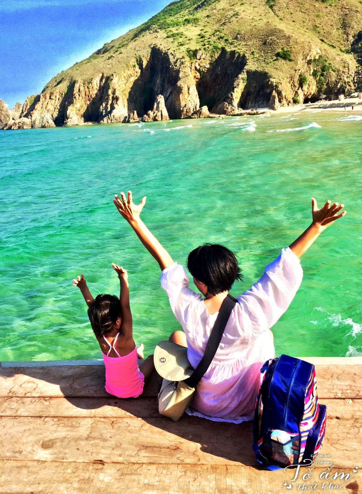 Nhung to am that khac,  cuoc thi,  noi that anh 1