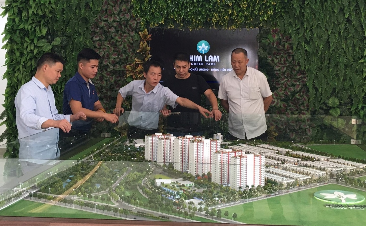 Chuyen gia nuoc ngoai ve Bac Ninh tim mua nha hinh anh