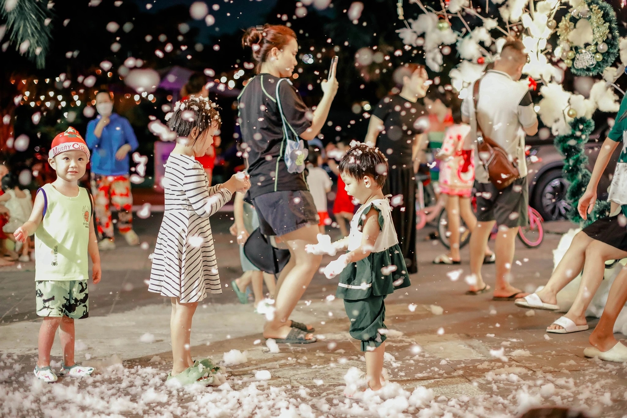 Ngoi lang Giang sinh lan dau xuat hien tai trung tam TP Vinh hinh anh