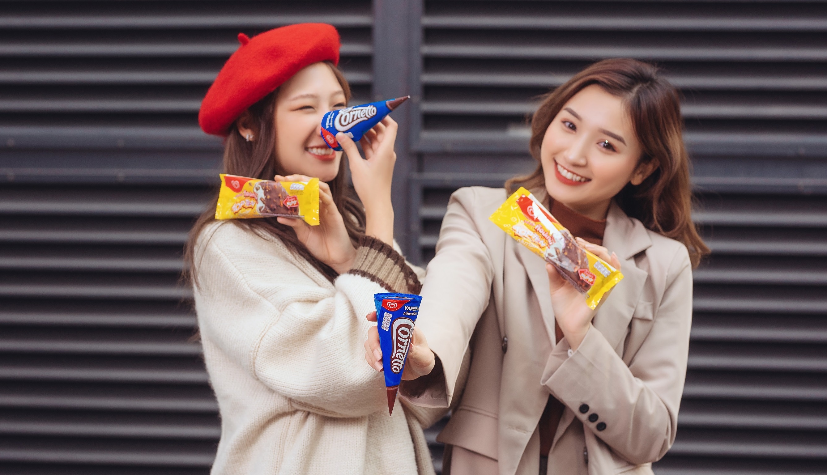 Ngay dong dung bo lo combo kem chocolate va vani nay hinh anh