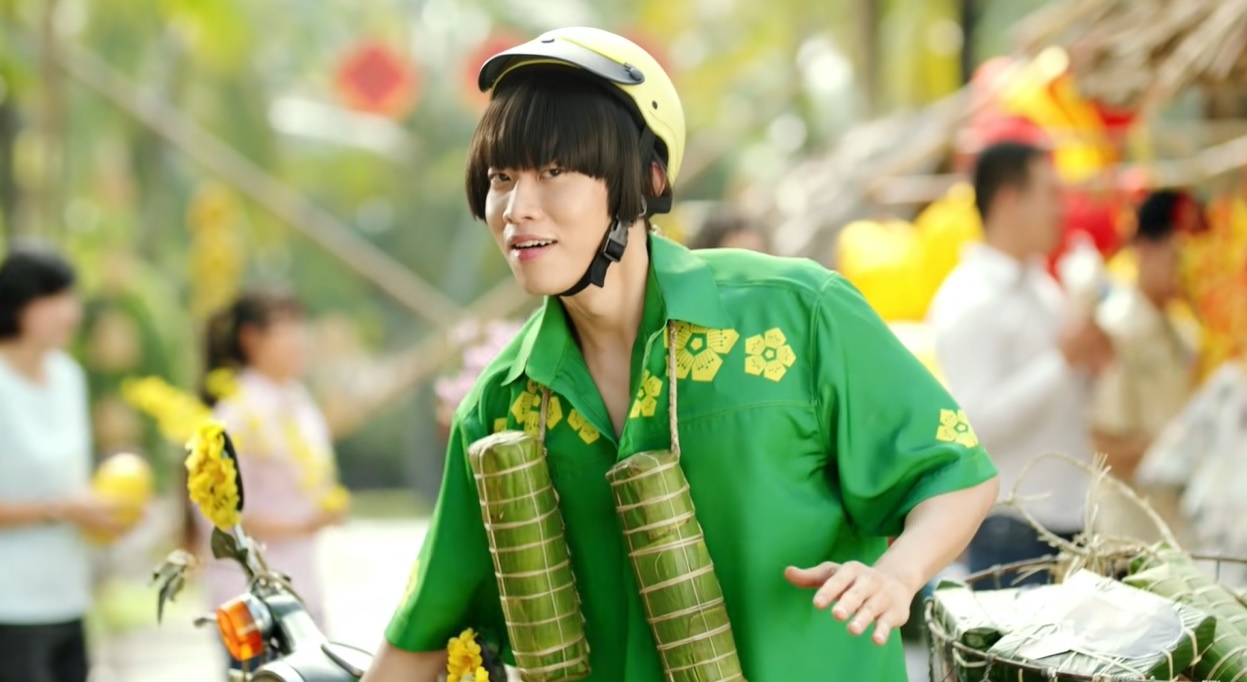 Kay Tran nhi nho trong anh hau truong MV moi hinh anh