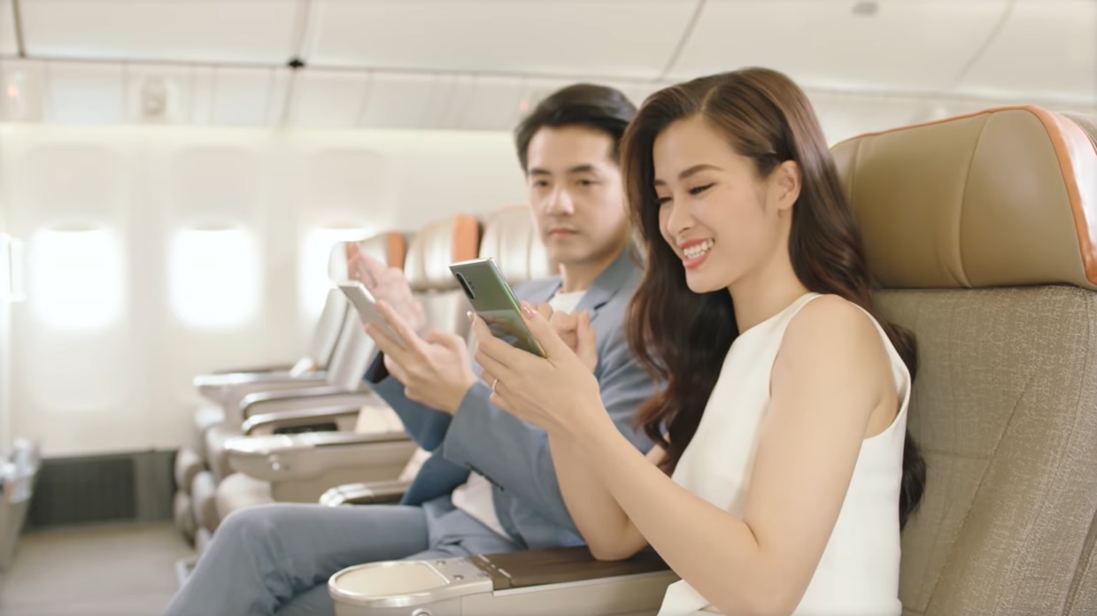 Video Eva Air - Chon hanh trinh bay nhu y de ve don Tet sum vay hinh anh