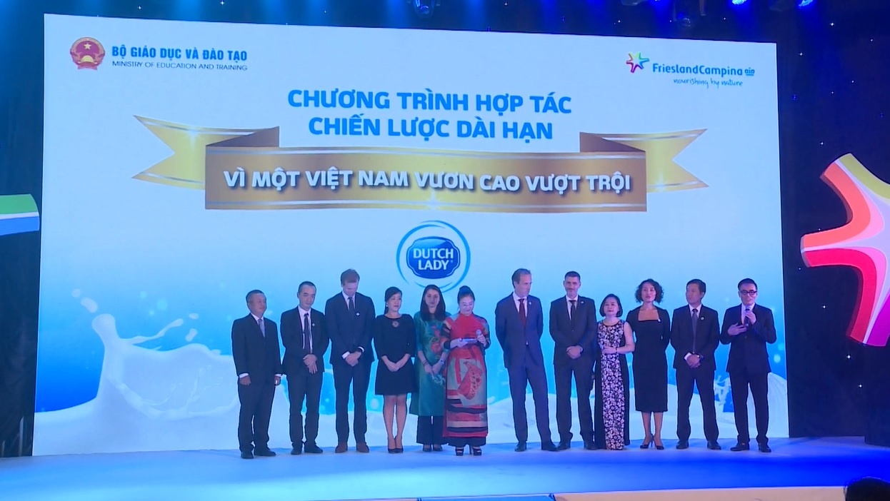 Video sua Co Gai Ha Lan dau tu 55 ty dong cham soc dinh duong hinh anh