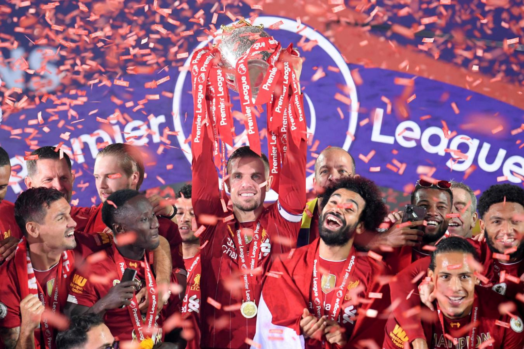 Liverpool da doi chuc vo dich Premier League trong bao lau? hinh anh