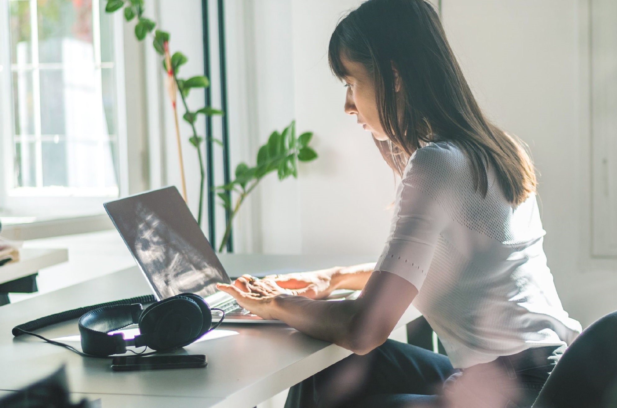 Cac thiet bi cong nghe ho tro hieu qua cho hoc tap, lam viec tu xa hinh anh