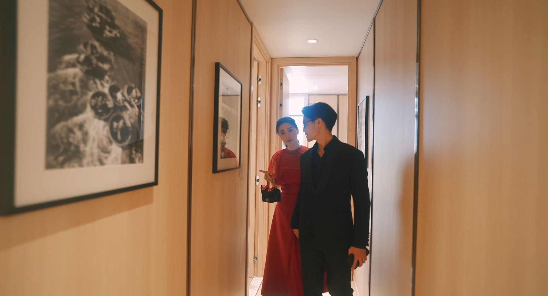 Video - Ngo Thanh Van, Huy Tran hen ho tai can ho hang hieu hinh anh