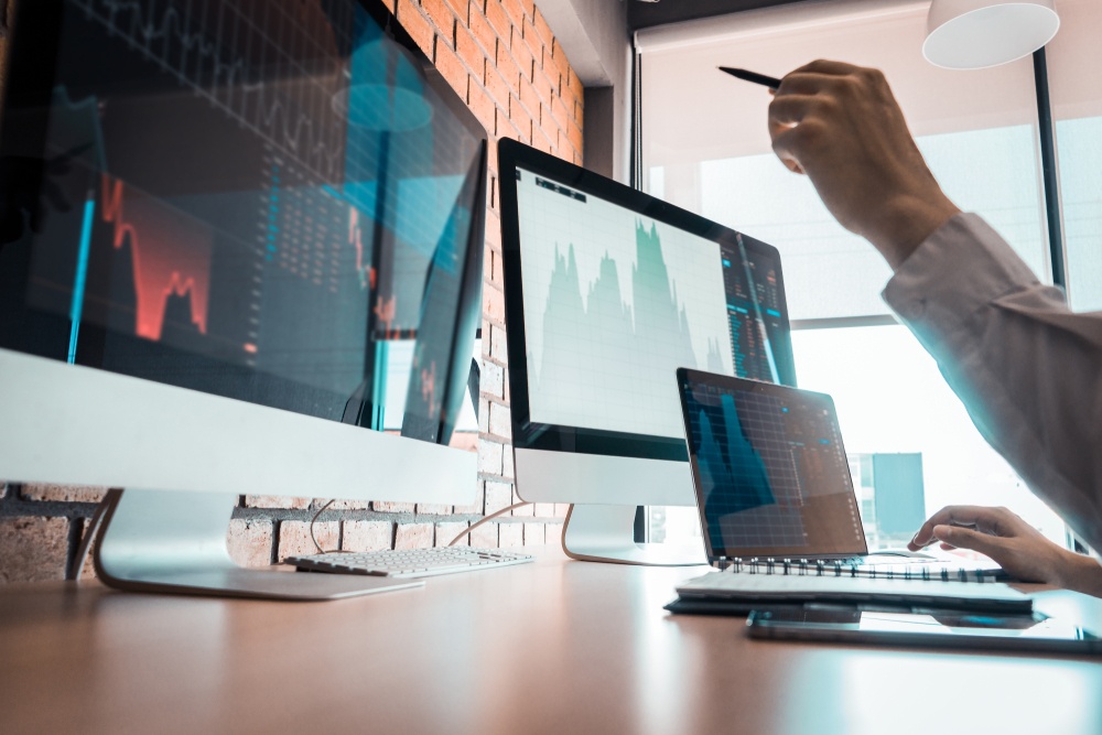 Moi gia nhap thi truong chung khoan, nen dau tu hay dau co? hinh anh