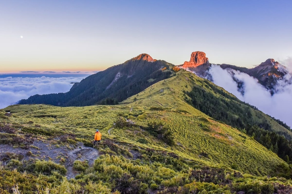 Ghe tham thanh pho long gio Tan Truc xu Dai hinh anh