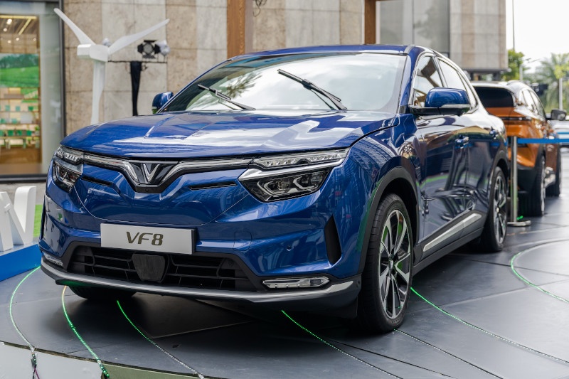 Mua oto dien VinFast thang 12, nhan uu dai '2 nam khong chi phi' hinh anh