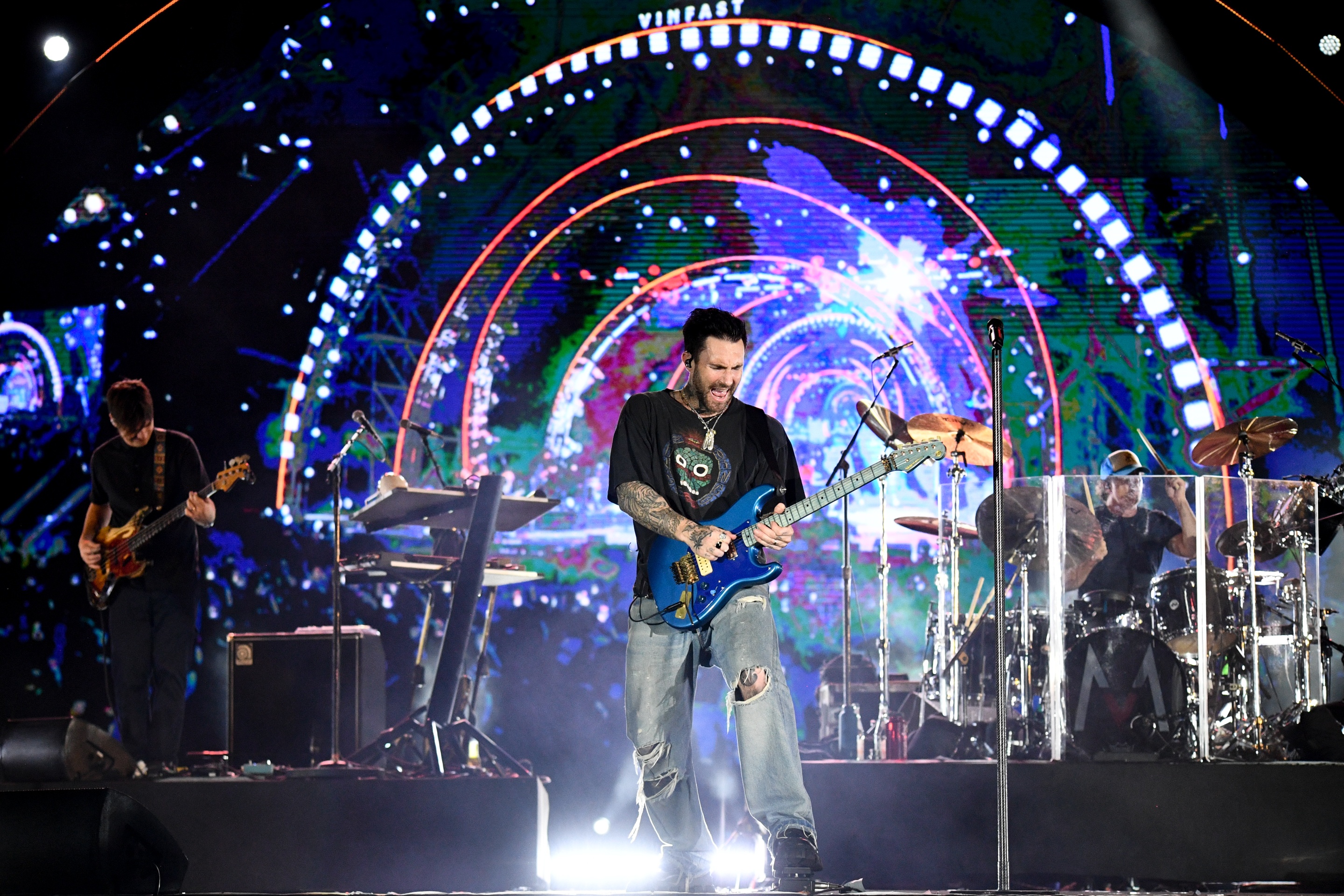 Maroon 5 hua quay lai Viet Nam trong lan dau den Phu Quoc hinh anh