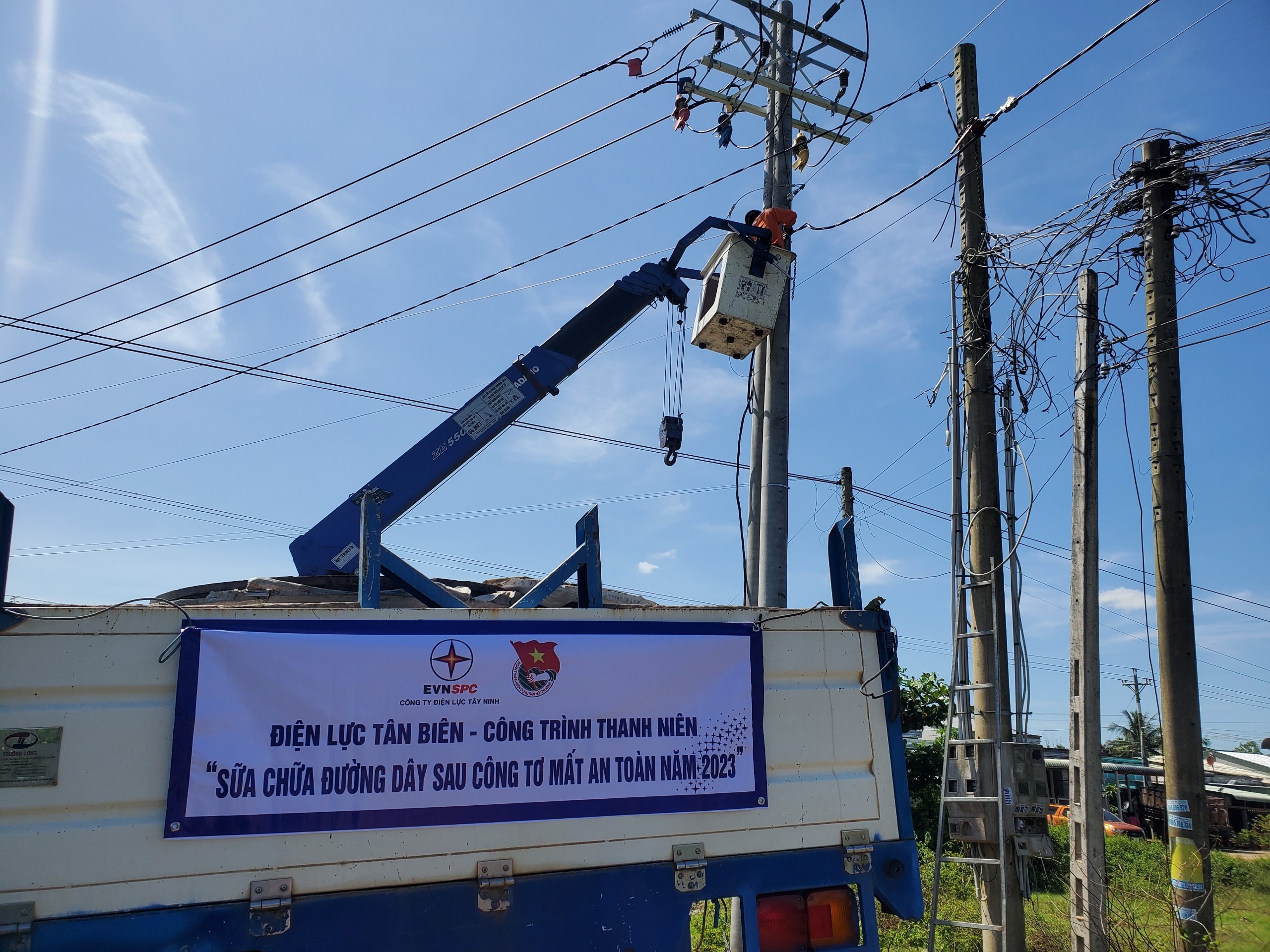 Duong day dien mat an toan nguy hiem ra sao? hinh anh