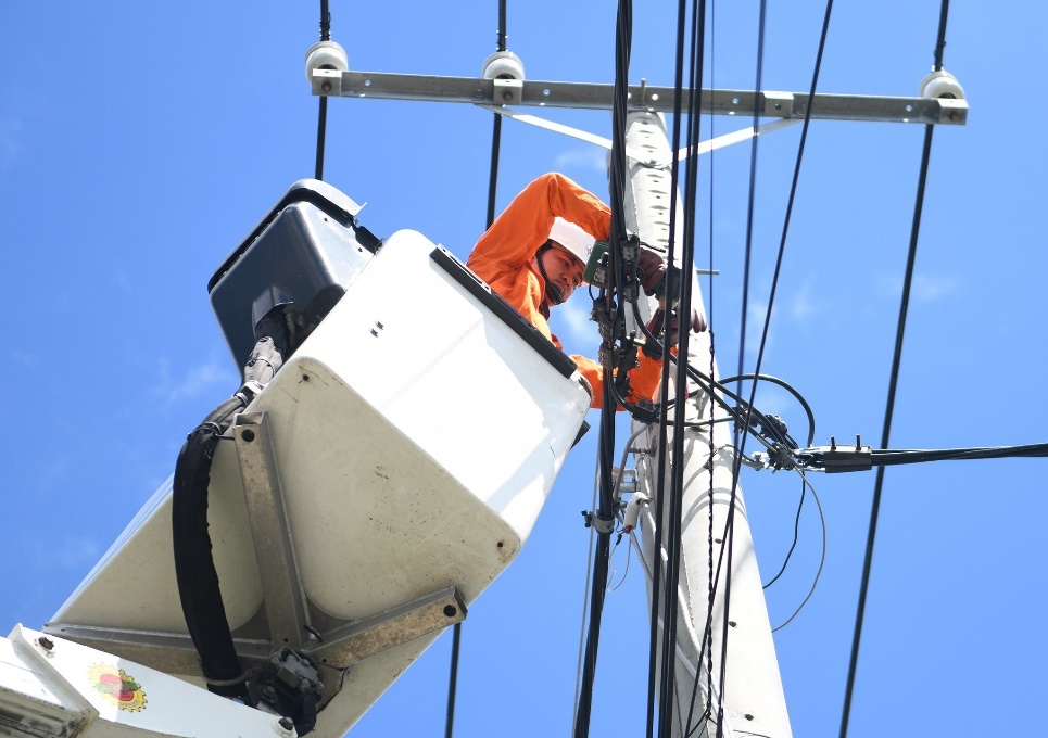 EVNSPC dam bao cung cap dien cho phat trien kinh te - xa hoi phia nam hinh anh