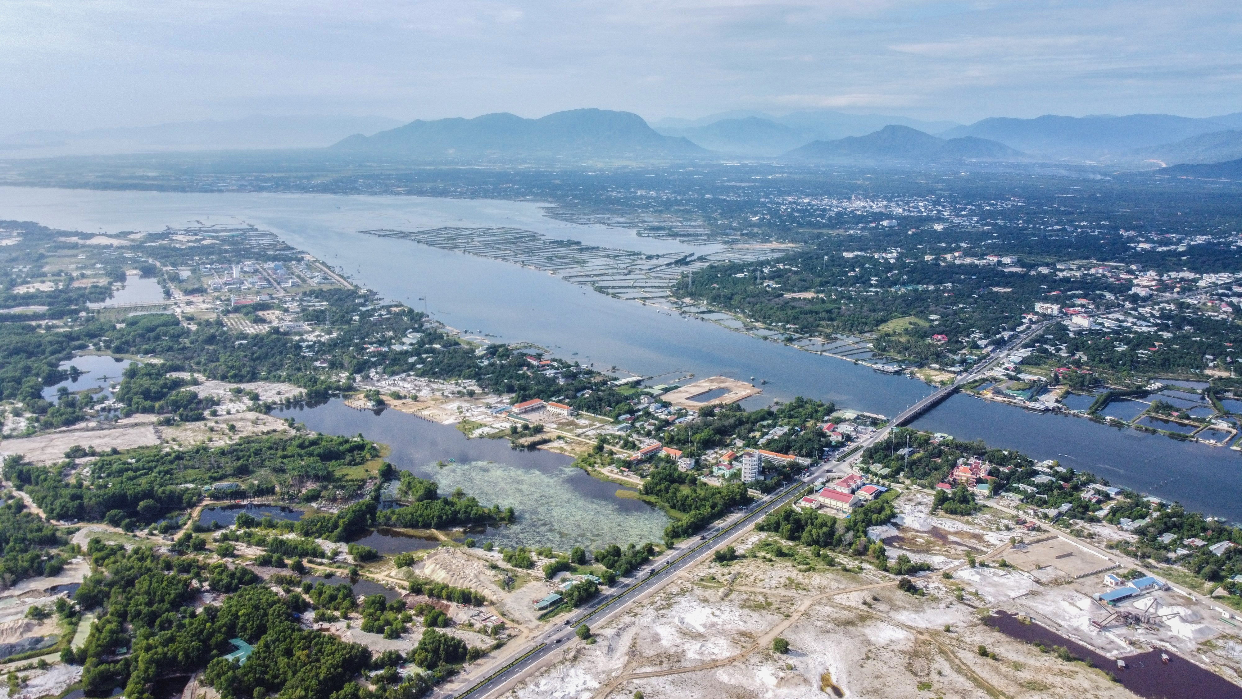 Vinhomes sap khoi cong 'sieu' do thi ven vinh Cam Ranh hon 85.000 ty? hinh anh