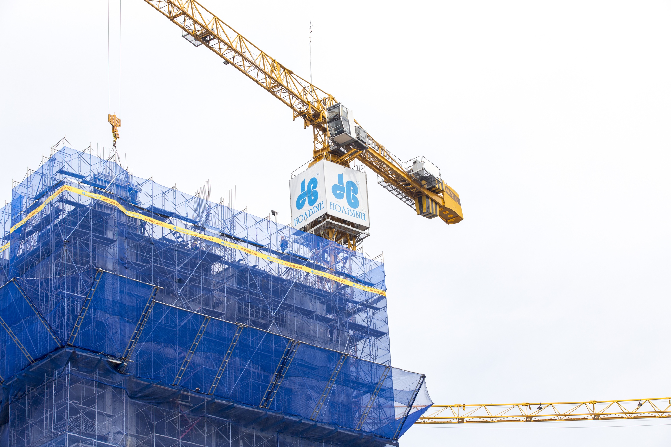 Xay dung Hoa Binh lai von ven 5 ty dong trong 3 thang dau nam hinh anh