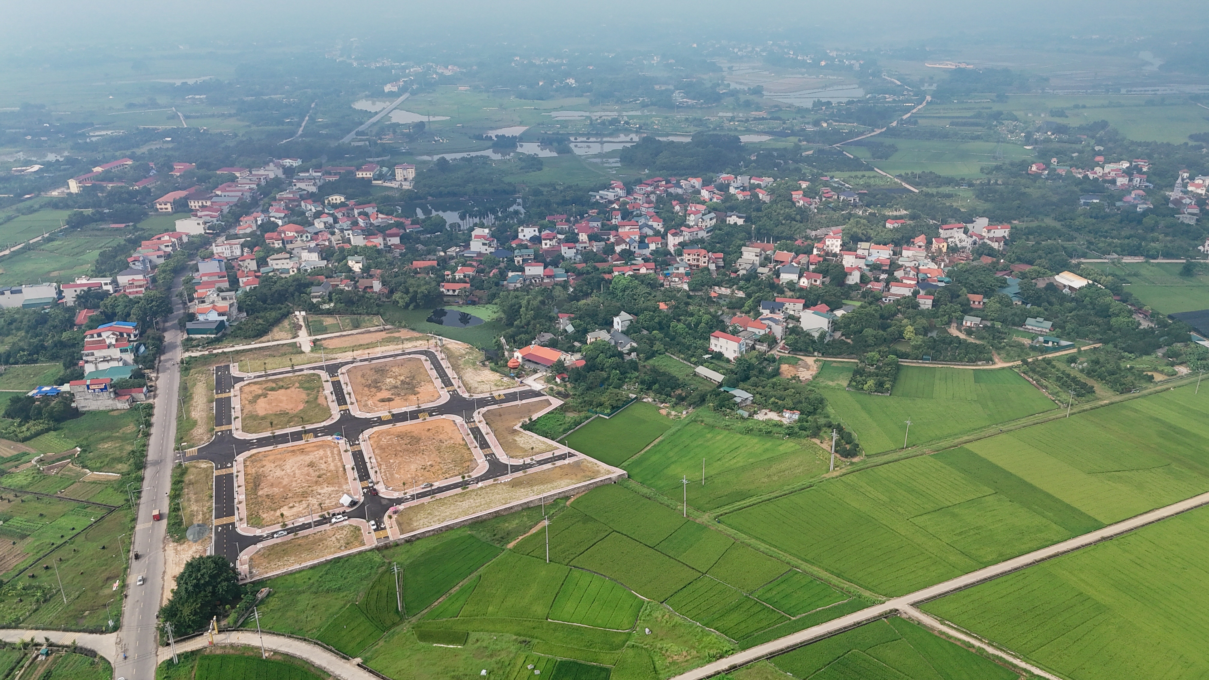 Dat nen vung ven Ha Noi ra sao sau 1 thang 'sot' dau gia? hinh anh