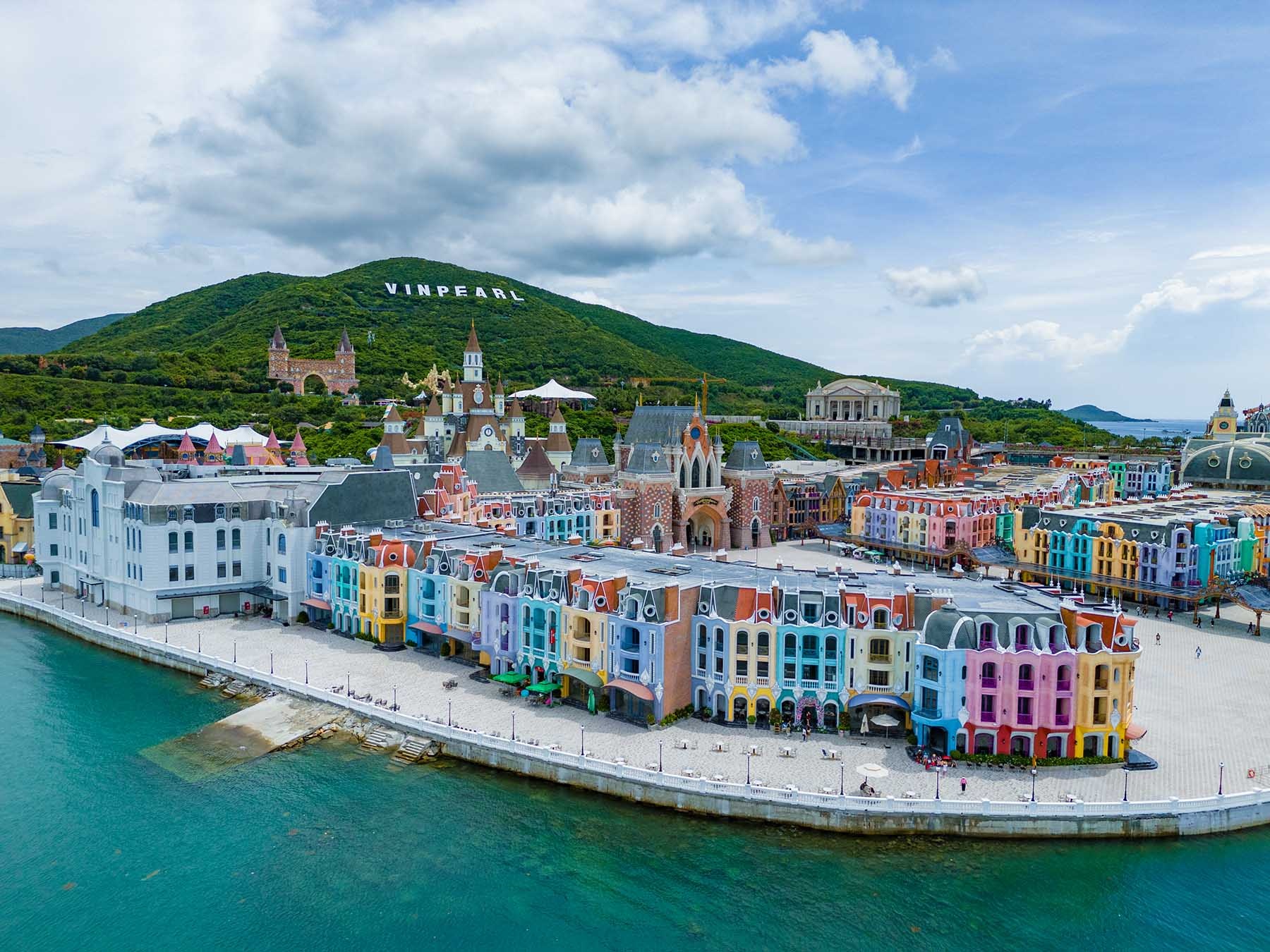 Co phieu Vinpearl 'chay hang' ngay dau len san, von hoa gan 6 ty USD hinh anh