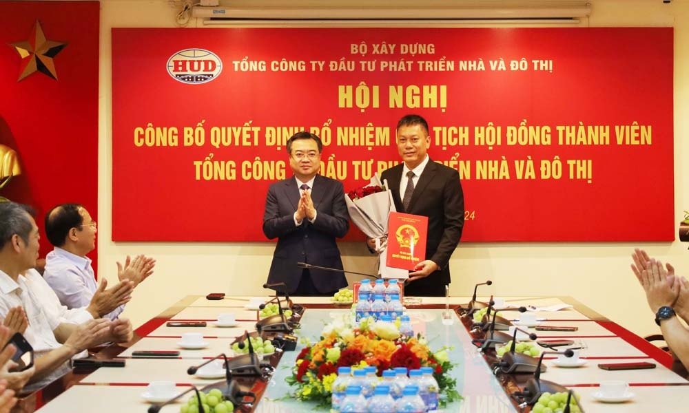 HUD co chu tich moi hinh anh