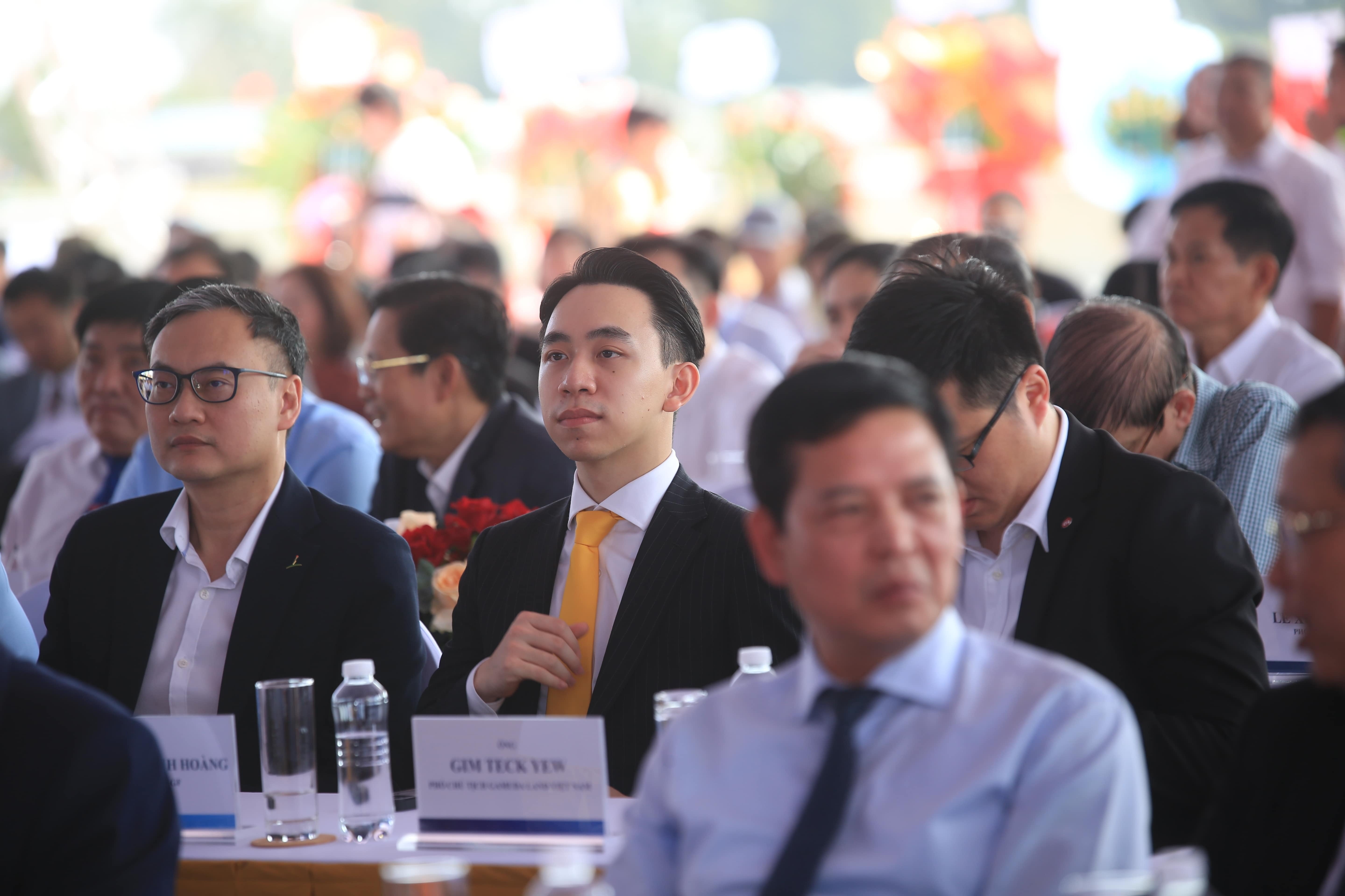 Dien bien moi tai cong ty con trai ong Pham Nhat Vuong hinh anh