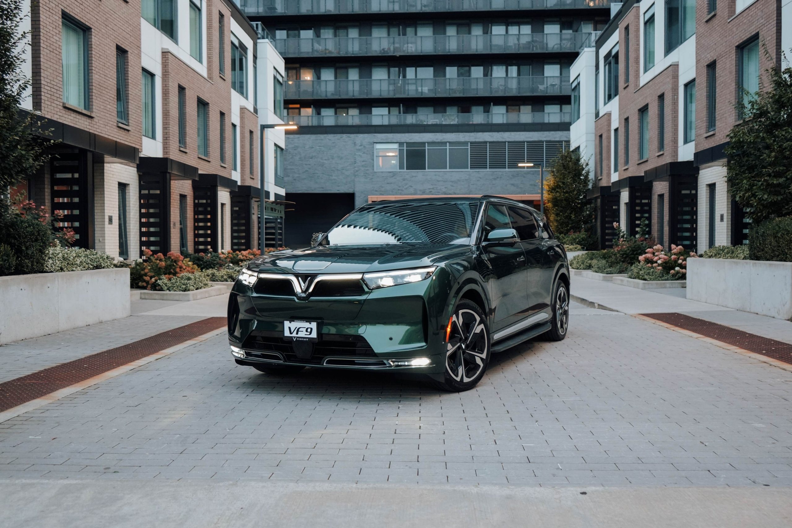 VinFast giao gan 100.000 oto dien nam qua, muon 2025 tang gap doi hinh anh