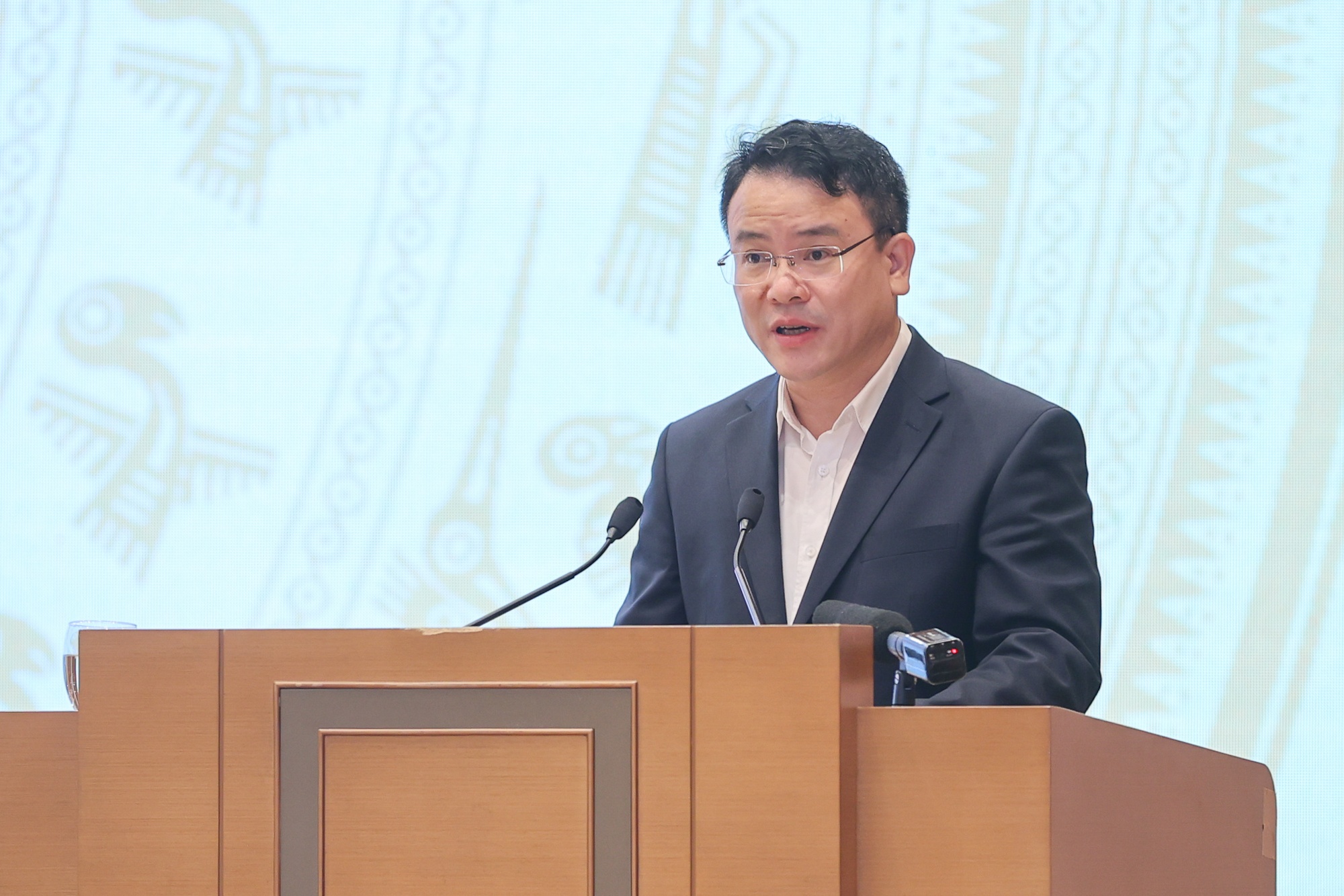 Diem mat 8 dong luc de GDP tang toi thieu 8% hinh anh