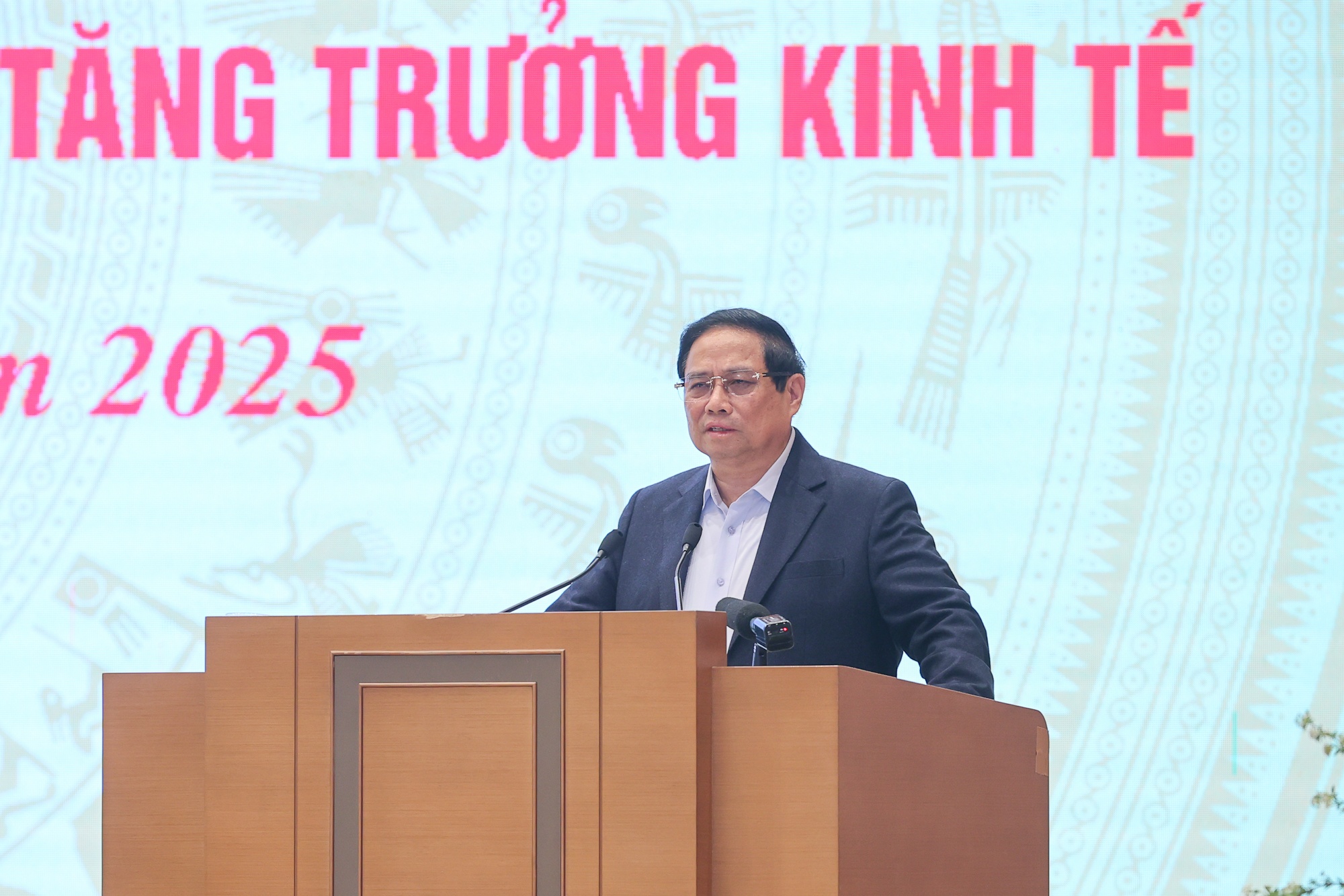 dong luc tang truong,  tang truong 2025,  dong luc 2025 anh 1