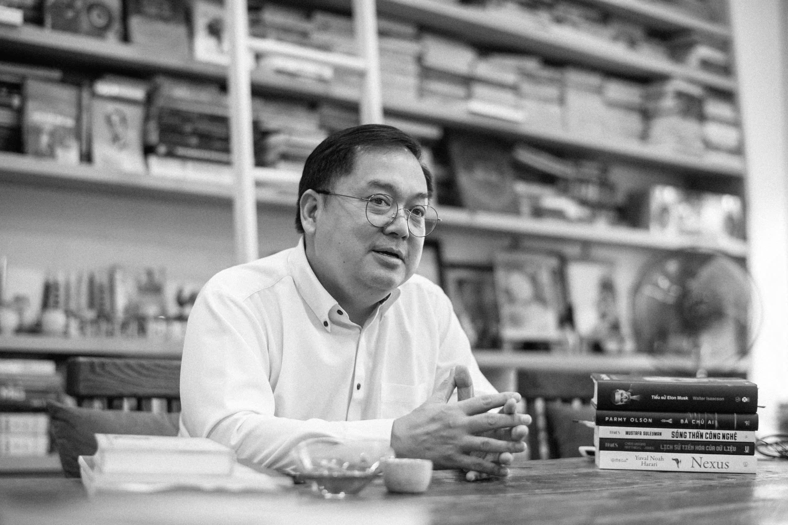 Ong Hoang Nam Tien dot ngot qua doi hinh anh