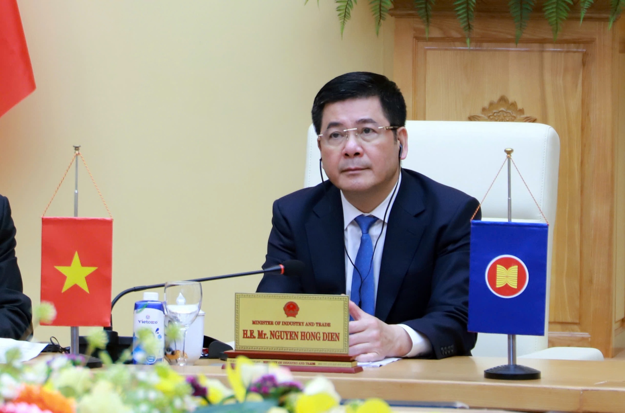 Tuyen bo chung cua cac Bo truong Kinh te ASEAN ve thue quan My hinh anh