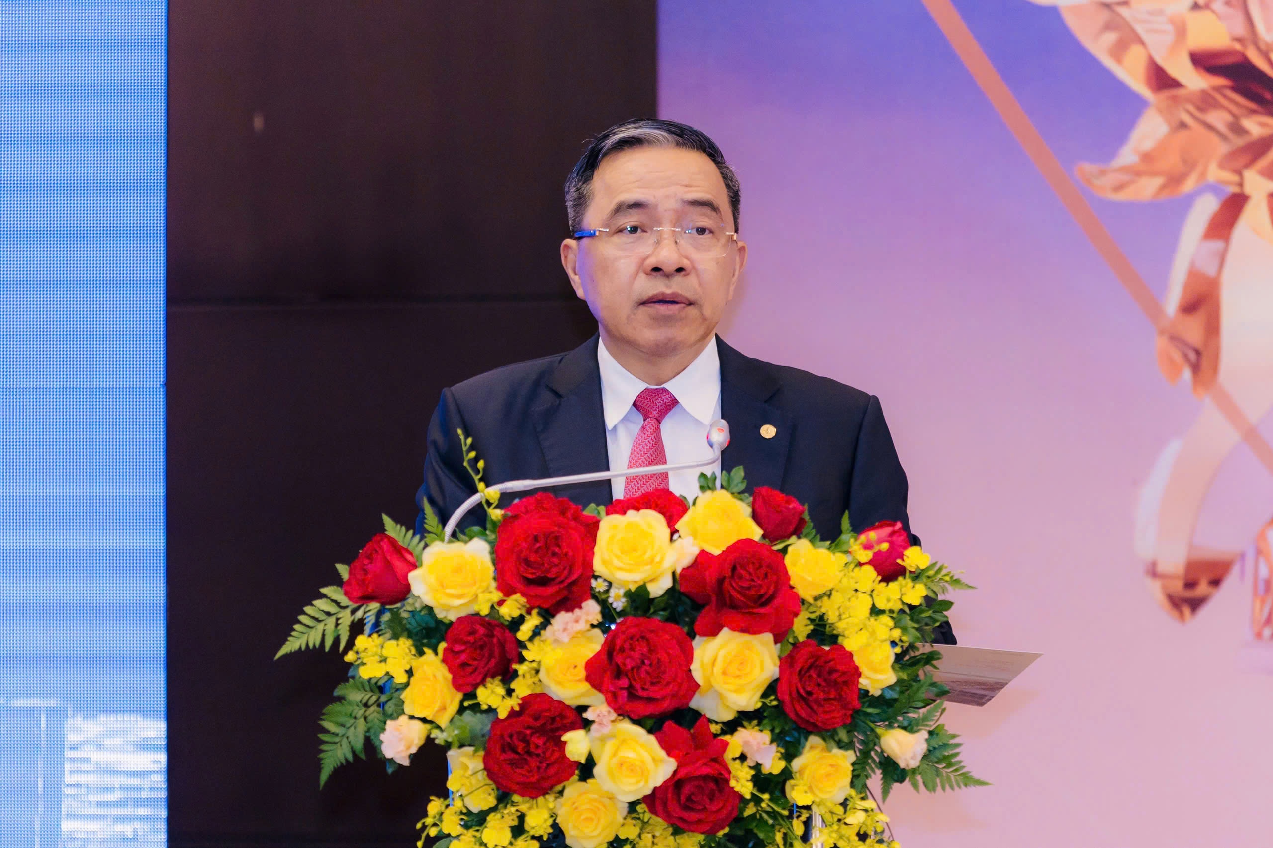 Chu tich Vinhomes: Bat dong san co kho khan nhung thuan loi nhieu hon hinh anh