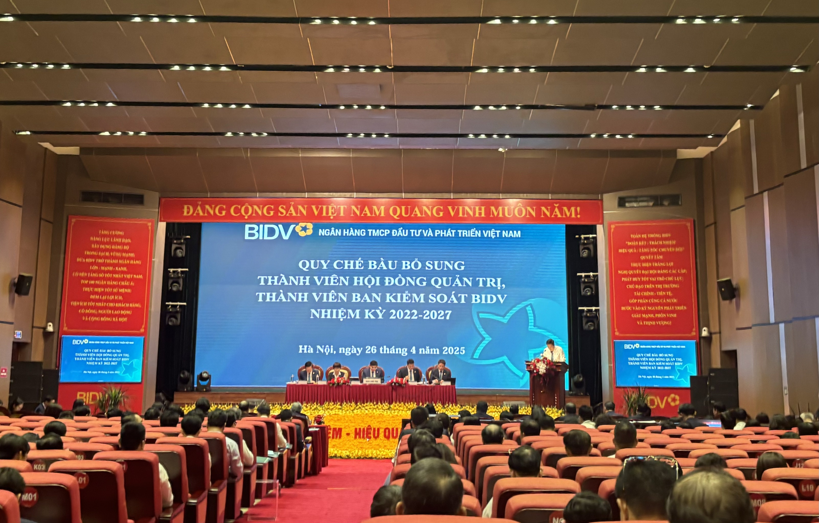 BIDV du tang von len gan 92.000 ty dong, quy I lai hon 7.000 ty hinh anh