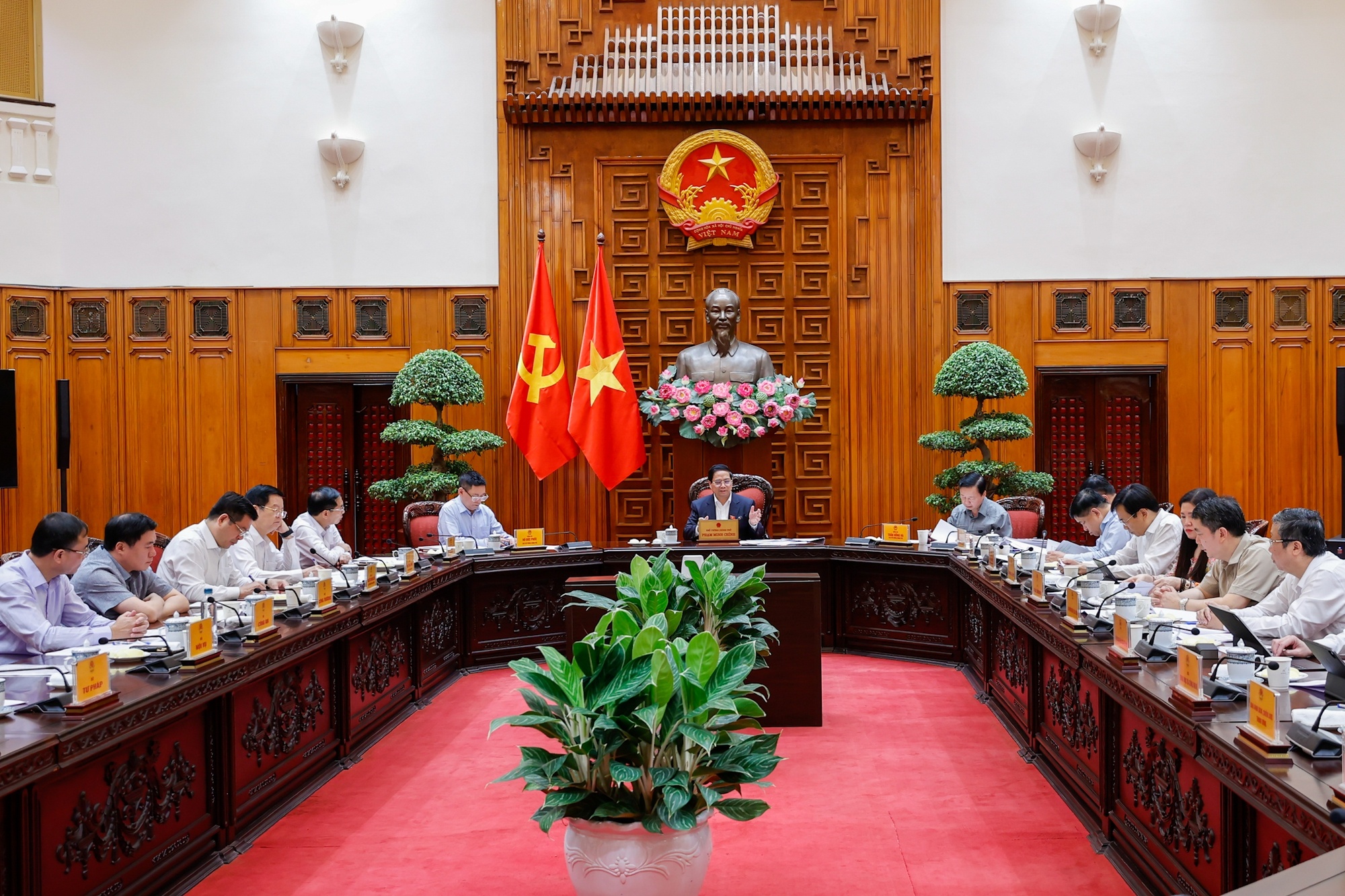 dam phan anh 3