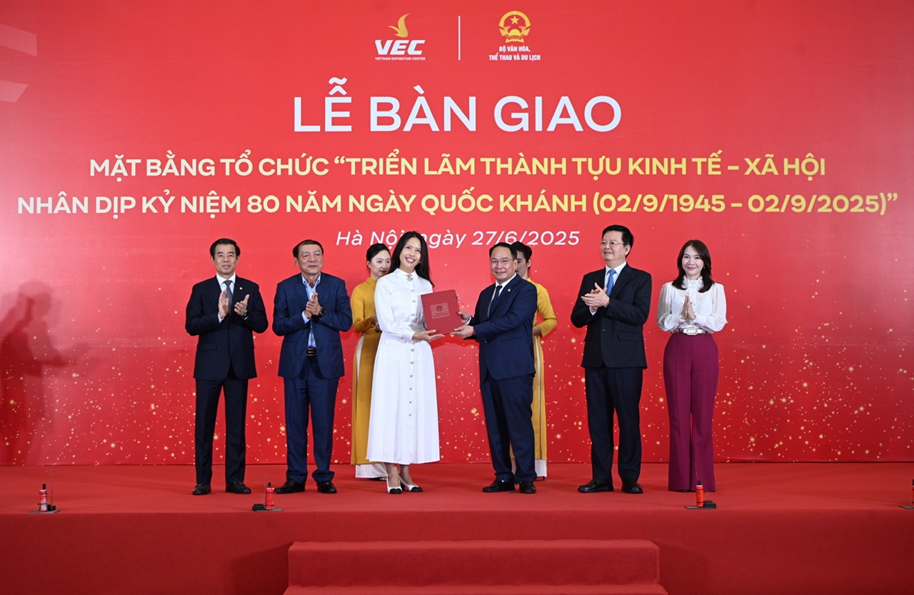 ban giao trung tam,  vin ban giao,  trien lam quoc gia anh 1
