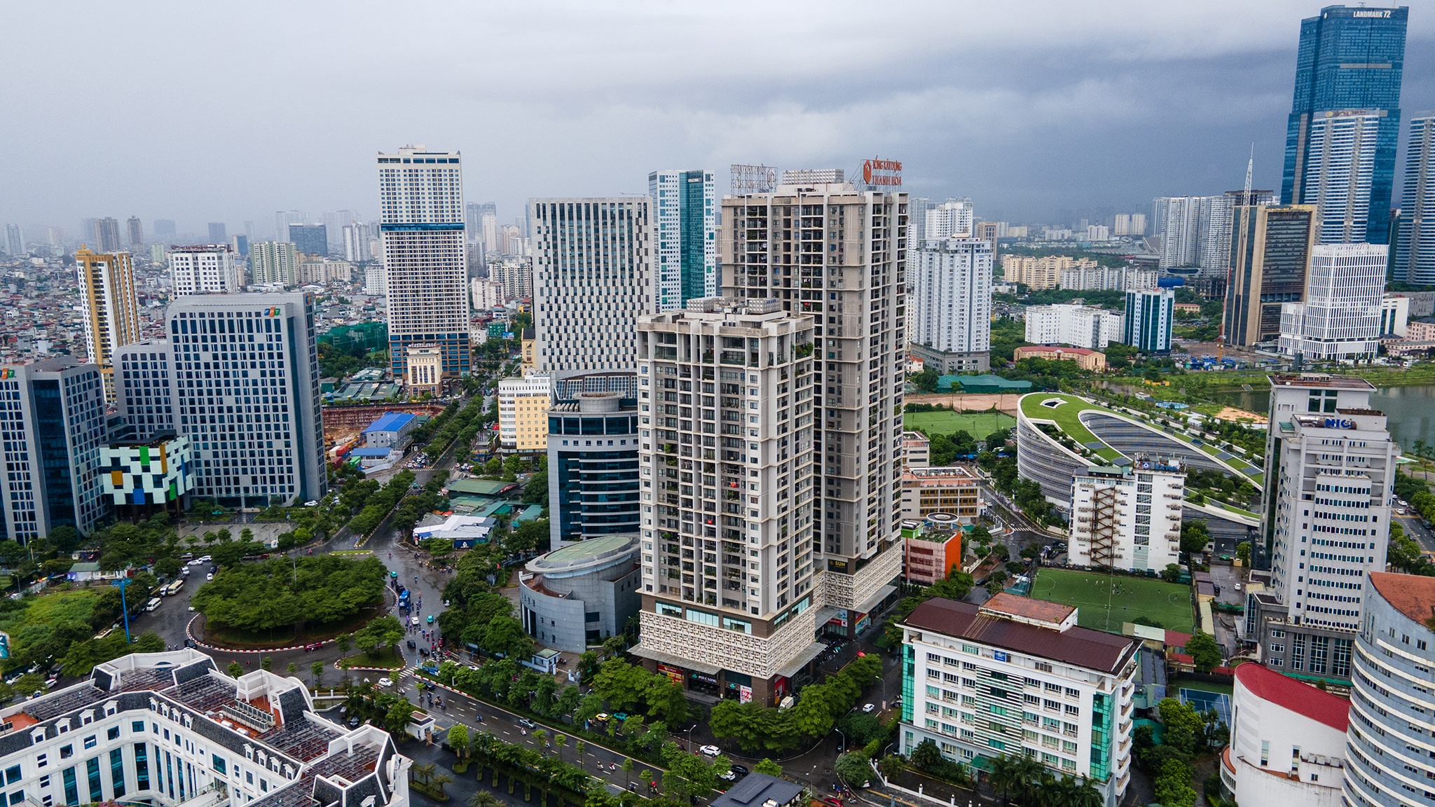 Toan chung cu cao cap, hang sang ban tai Ha Noi nua dau nam hinh anh