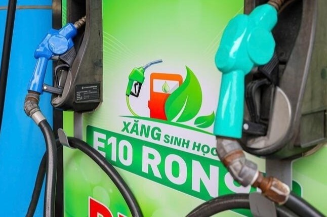 Lan dau giam sau khi mo ban, gia xang E10 the nao? hinh anh