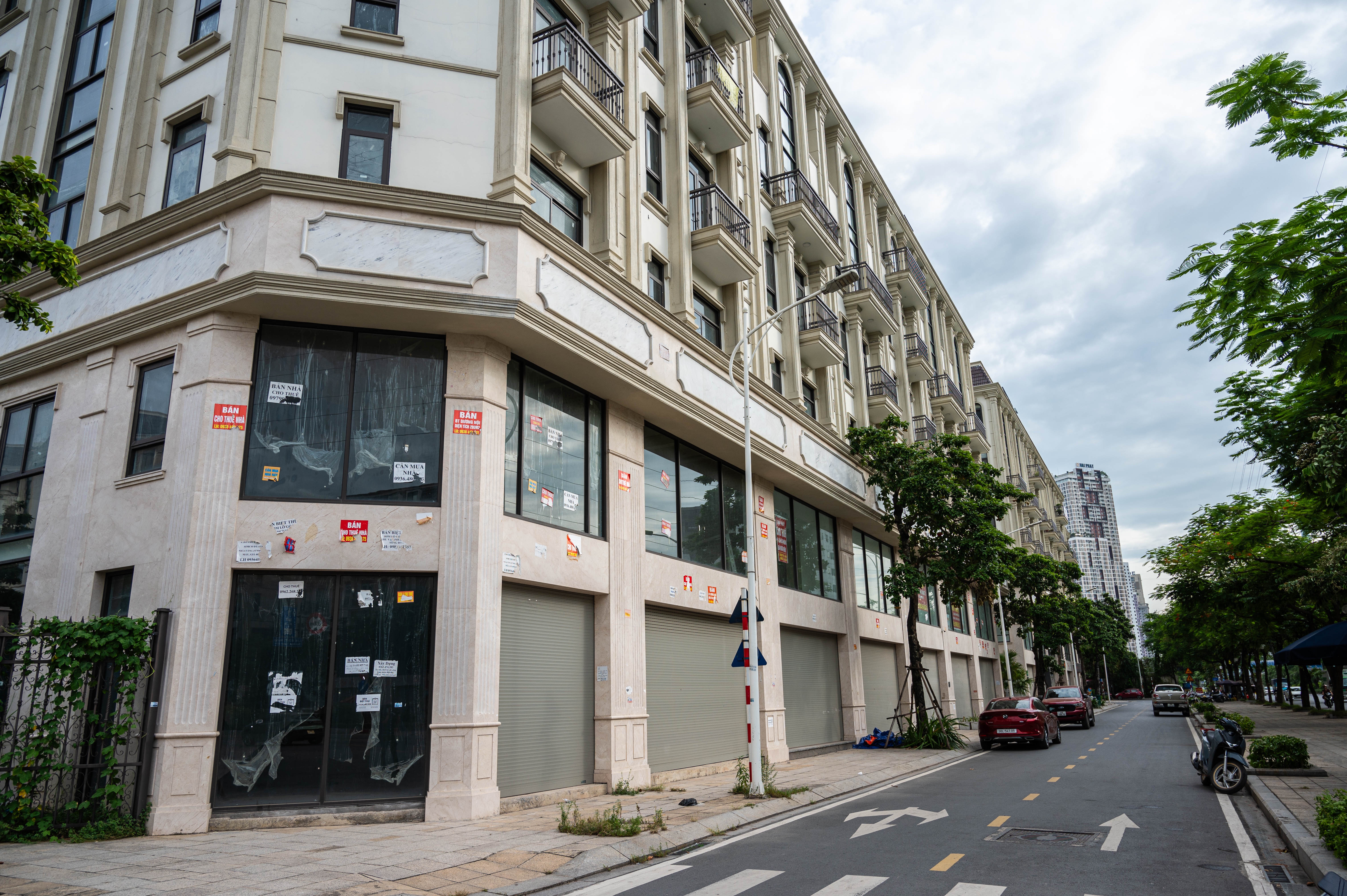 Nghich ly shophouse e am nhung gia 'tren troi' hinh anh