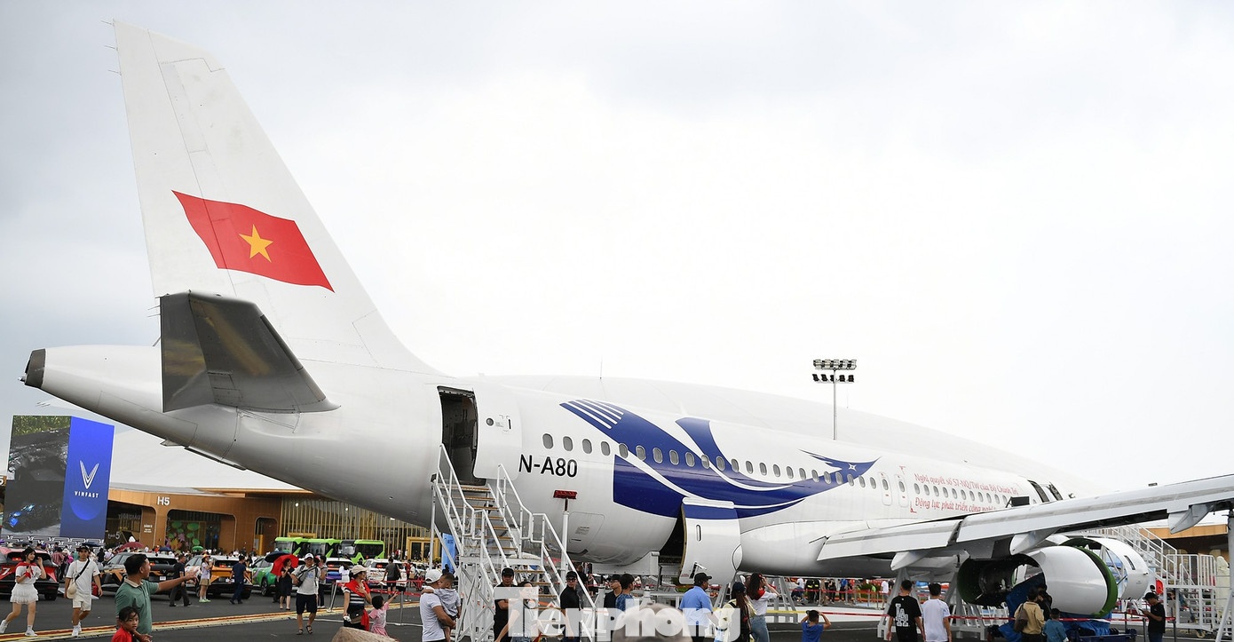 may bay trien lam,  trien lam 80 nam,  Airbus 320 anh 10