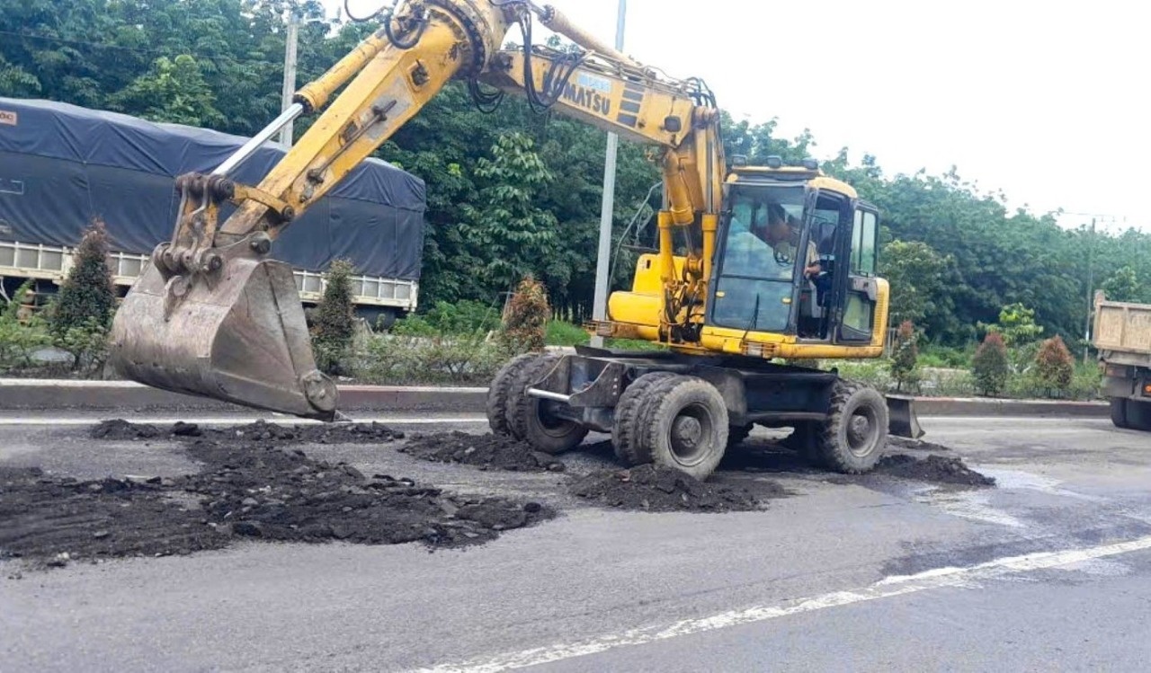 Sua chua duong hon 5.000 ty vua dua vao su dung da chang chit 'o voi' hinh anh