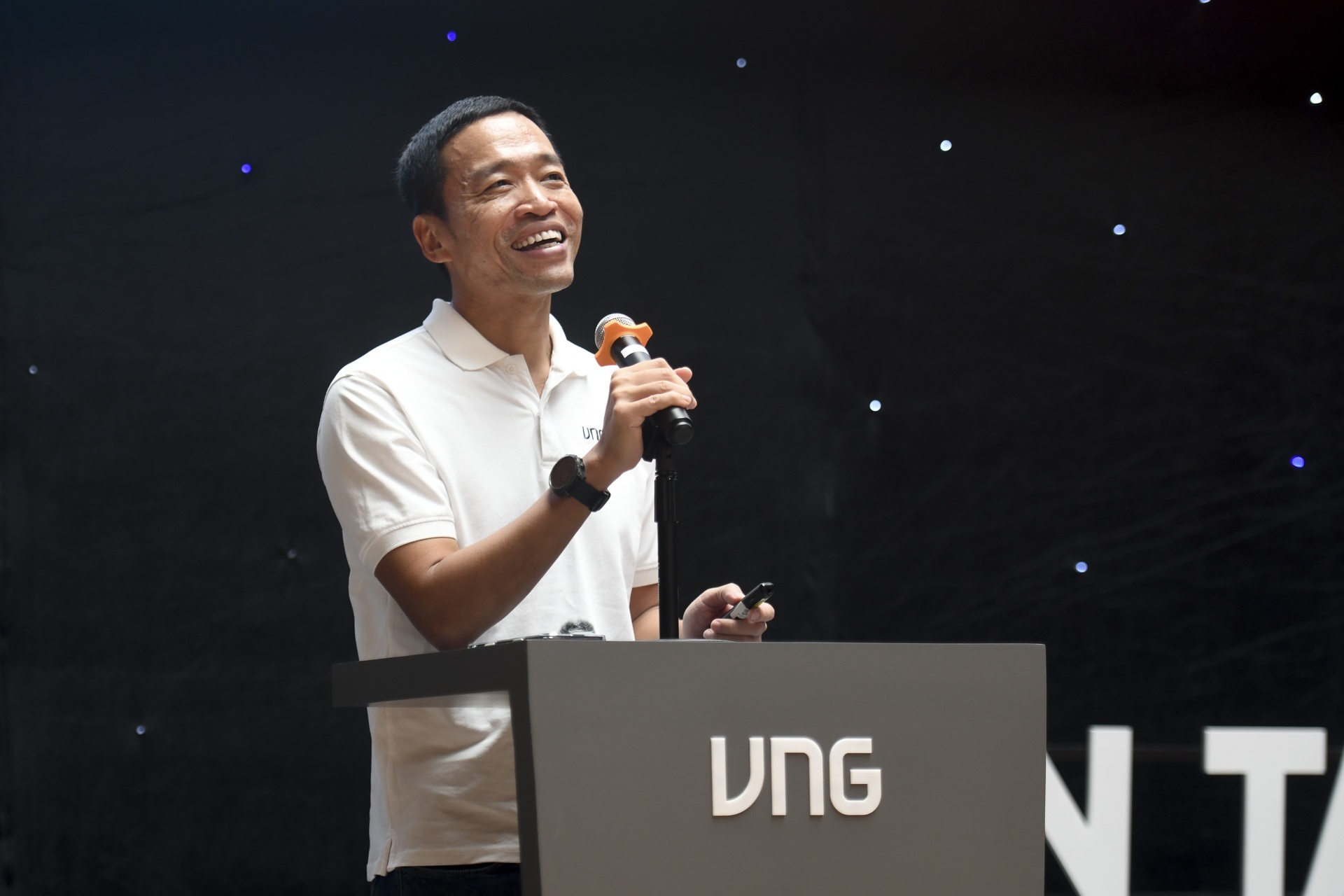 Chu tich VNG Le Hong Minh cung loat doanh nhan trung cu HDND TP.HCM hinh anh