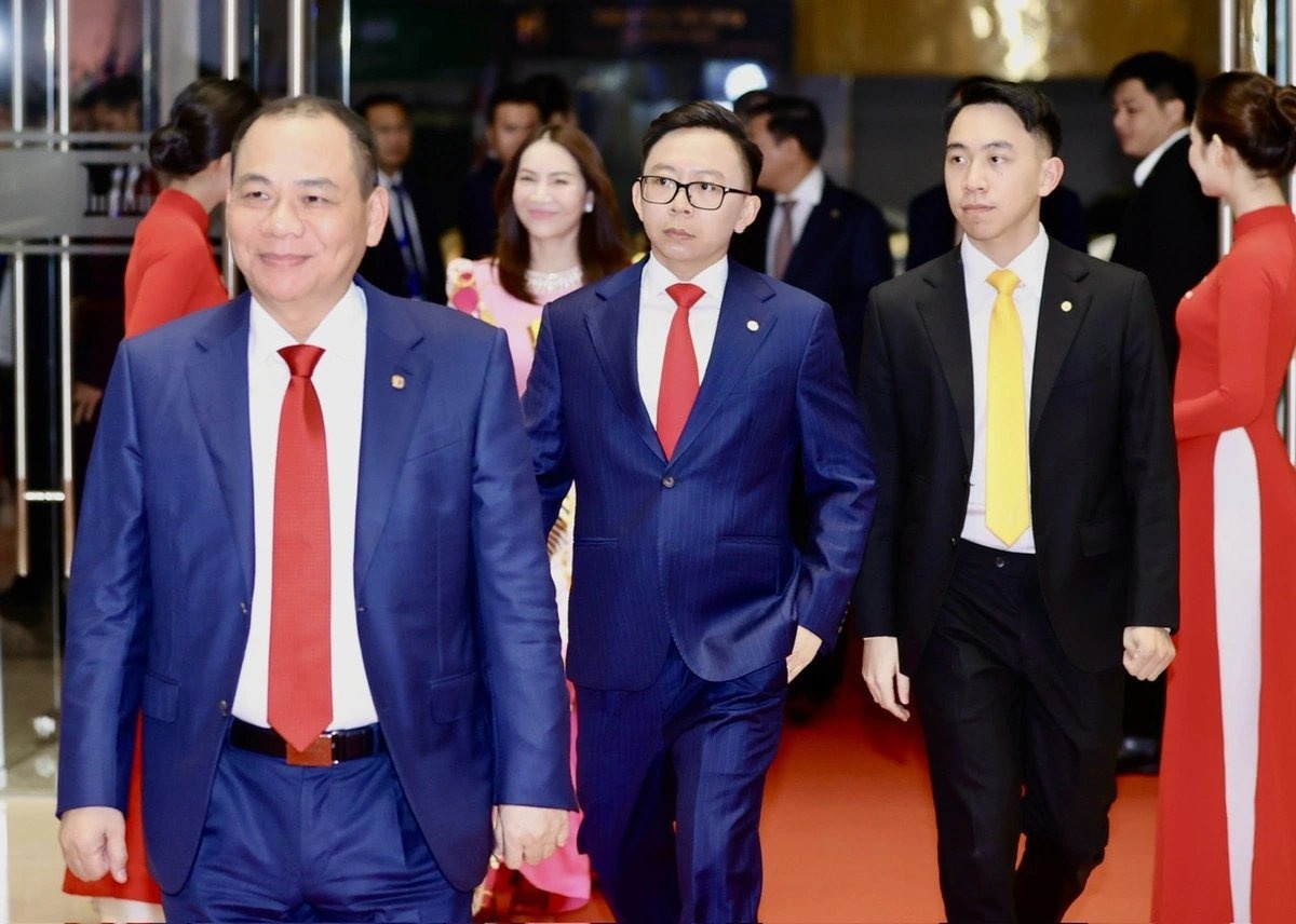 2 con trai ong Pham Nhat Vuong cung gop von vao cong ty thep hinh anh