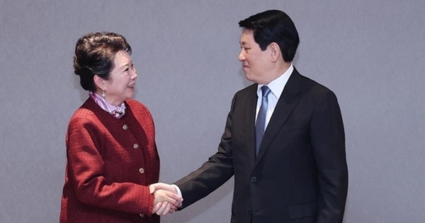 Chu tich nuoc Luong Cuong tiep, lam viec voi cac tap doan lon hinh anh