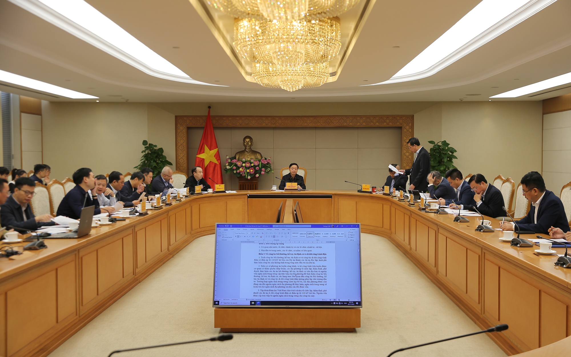 co che dac biet,  chinh sach duong sat,  lam duong sat anh 1