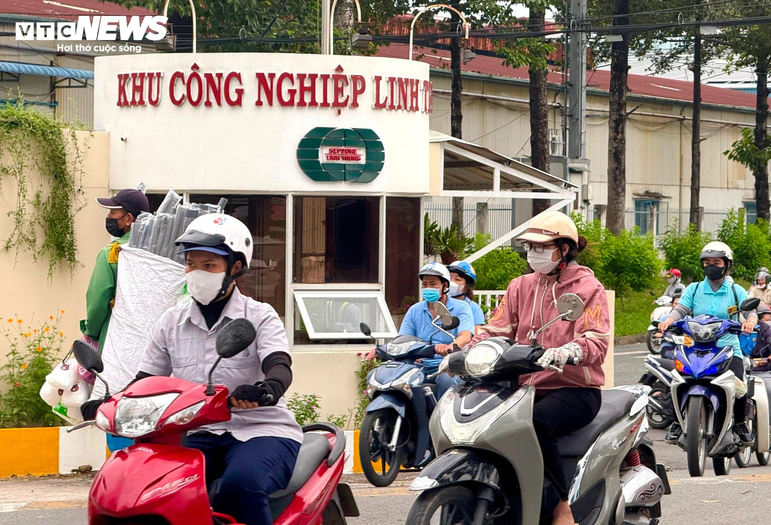 gia thuc pham,  doi song cong nhan,  mua thuc pham anh 1