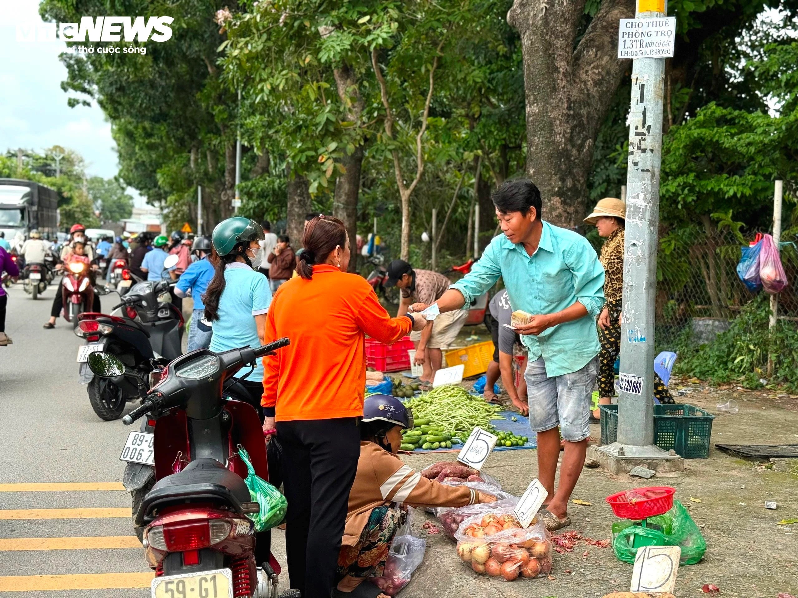 gia thuc pham,  doi song cong nhan,  mua thuc pham anh 6