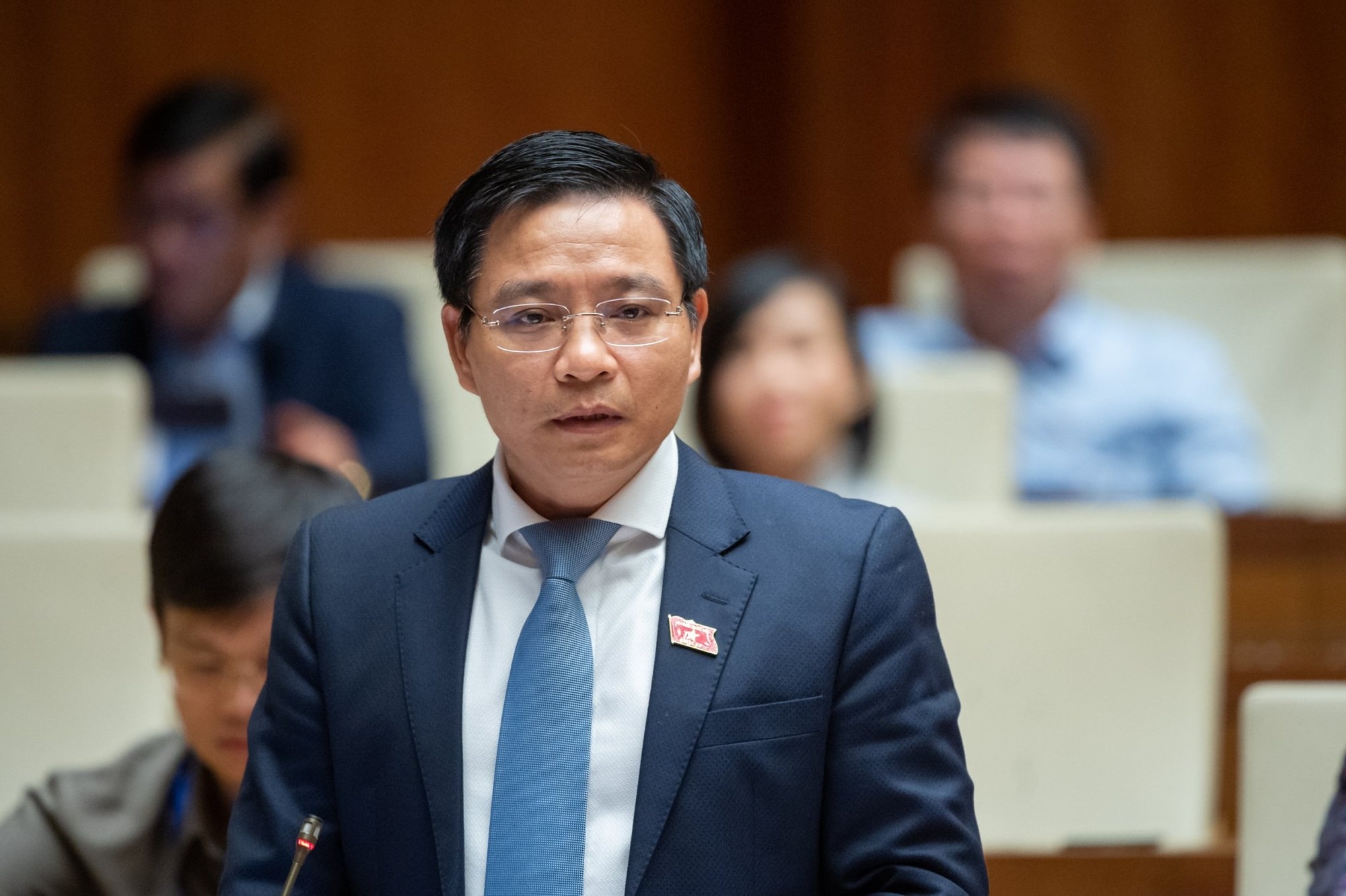 Bo truong Tai chinh noi gi ve viec danh thue mua ban vang mieng? hinh anh