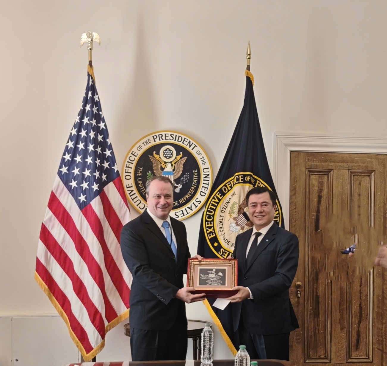 Dam phan thuong mai Viet - My dat nhieu buoc tien lon hinh anh