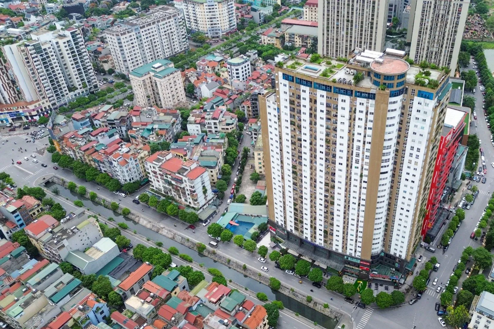 Ngan hang dung goi vay cho nguoi tre mua nha, giac mo an cu them xa hinh anh