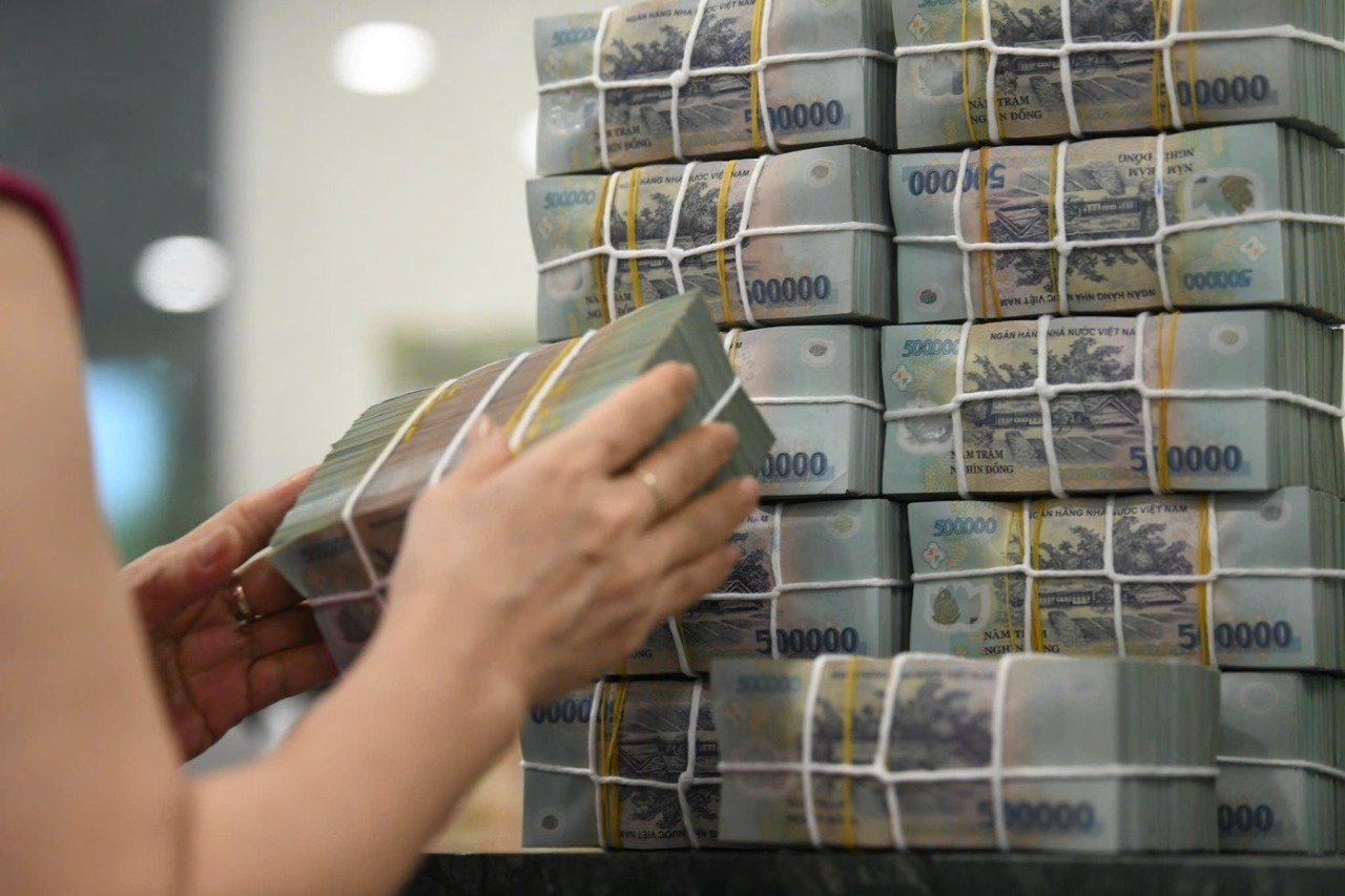 Lai suat huy dong tang manh co dang lo? hinh anh